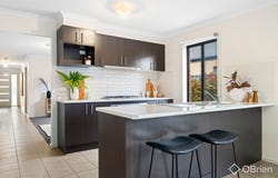 34 Elmslie Drive, Cranbourne East, Vic 3977