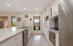 19 Windsor Drive, Hamilton, Vic 3300