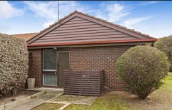 2/261 Civic Parade, Altona, Vic 3018