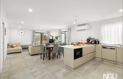 6 Rodeo Street, Spring Mountain, Qld 4300