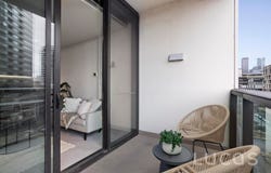 5B/9 Waterside Place, Docklands, Vic 3008