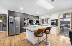 15 Sunrise Drive, Hillside, Vic 3037