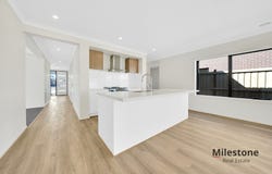 32 KARLSTAD ROAD, Clyde, Vic 3978