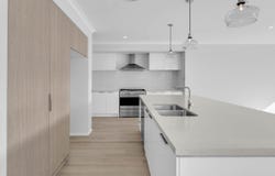 10 Oriole Street, Worongary, Qld 4213