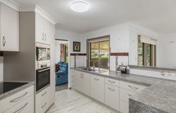 8 Grant Close, Middle Ridge, Qld 4350