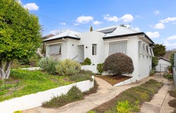 18 Sunshine Avenue, Turvey Park, NSW 2650