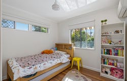 4 Stephenson Street, Oxley, Qld 4075