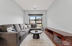 2/17 Harmer Road, Hallam, Vic 3803