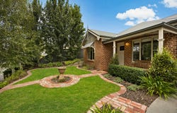 37 Gordon Boulevard, Gisborne, Vic 3437