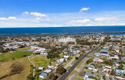 17 Outlook Avenue, Lakes Entrance, Vic 3909