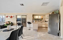 5 Doran Walk, Delahey, Vic 3037