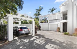1/100 Cotlew Street East, Southport, Qld 4215