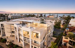 9/16-18 Canal Avenue, Runaway Bay, Qld 4216