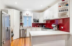15 Burlington Street, Holland Park, Qld 4121