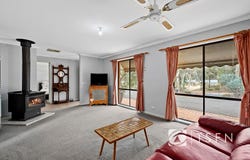 8 Backhaus Street, White Hills, Vic 3550