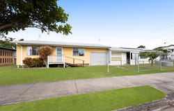 17 Blaxland Street, Golden Beach, Qld 4551