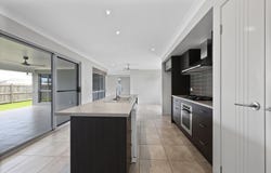 8 Flintwood Street, Rural View, Qld 4740