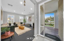 15 Tallrush Street, Clyde North, Vic 3978