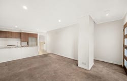 13/2 Clare Burton Crescent, Franklin, ACT 2913