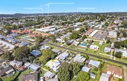 2/3A Avondale Street, Newtown, Qld 4350