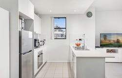 62/56 Lakeside Parade, Jordan Springs, NSW 2747