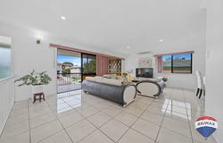 27 Gaillardia St, MacGregor, Qld 4109