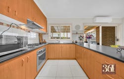 2/4  Albert Place, Hoppers Crossing, Vic 3029