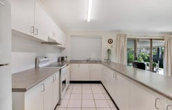1/10 Golden Crest Place, Bellbowrie, Qld 4070