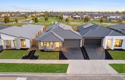 12 Cornsilk Drive, Clyde, Vic 3978