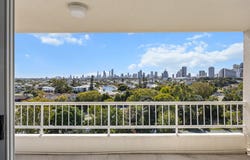 25/56 HOOKER BOULEVARD, Mermaid Waters, Qld 4218