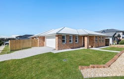 194 Settlers Boulevard, Chisholm, NSW 2322