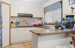 1/5 Raymond Street, Melton South, Vic 3338