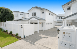 1/11 Boat Street, Victoria Point, Qld 4165