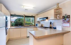 7 Lauren Close, Dingley Village, Vic 3172