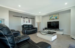 5 Daintree Crescent, Meringandan West, Qld 4352