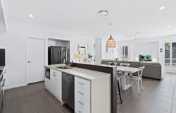 7 Goss Avenue, Labrador, Qld 4215