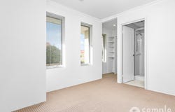 8 Sciano Avenue, Success, WA 6164