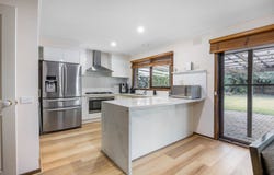8 Sansom Street, Gisborne, Vic 3437