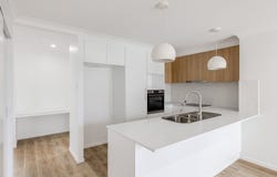 1 & 2/71 Hillview Avenue, Newtown, Qld 4350