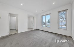 4 Broadbeach Circuit, Sanctuary Lakes, Vic 3030