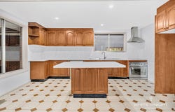 31 Larisa Road, St Albans, Vic 3021