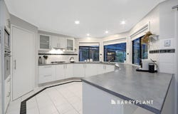 4 Brooklyn Bay Close, Rowville, Vic 3178