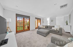 37 Hollins Bend, Madeley, WA 6065