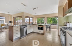 8 Dumbarton Way, Gisborne, Vic 3437