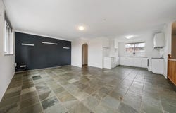 2/76 Ramsay Street, Centenary Heights, Qld 4350