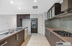 5 Charnley Bend, Success, WA 6164