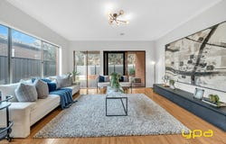 18 Fleuve Rise, Clyde North, Vic 3978