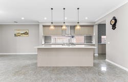 22 Leafy Circuit, Cranbourne East, Vic 3977