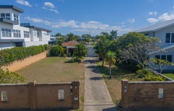 5 Andrea Avenue, Broadbeach Waters, Qld 4218