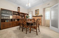 8 Wilbur Crescent, Hughesdale, Vic 3166